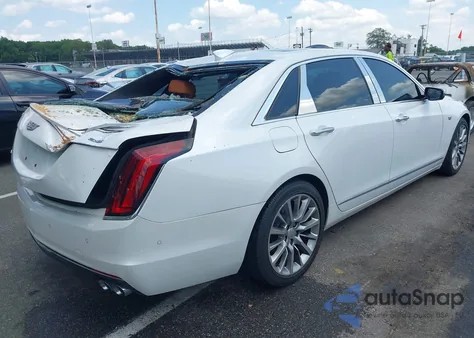 2017 Cadillac Ct6 Luxury z USA, uszkodzony, nr VIN 1G6KD5RS2HU174044